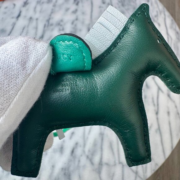 🇫🇷 - Hermes: Monochromatic Leather & Crocodile Green Rodeo Horse Bag Charm - Picture 3 of 3